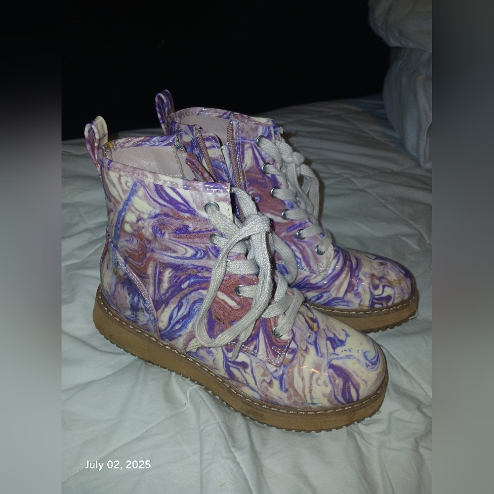 Girls STEVE MADDEN  boots.